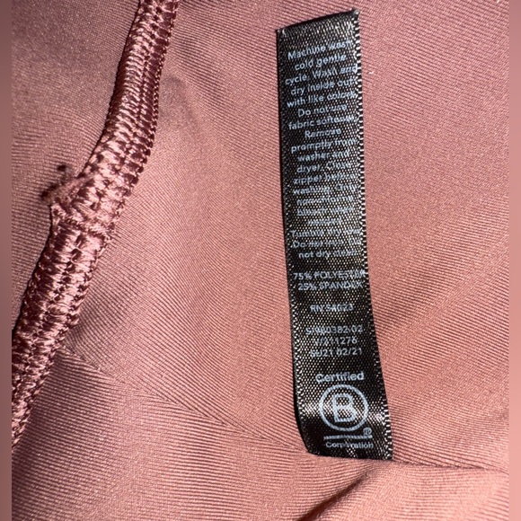 Athleta Allyson Felix Legend Shortie Biker Shorts Med 5” Inseam Like New - Picture 7 of 11